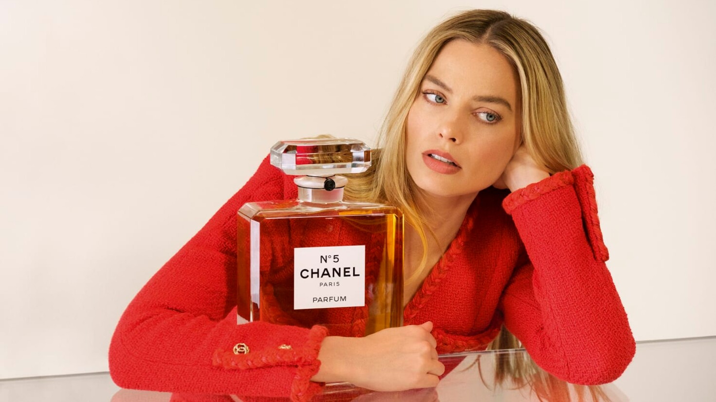 シェーンボーデン CHANEL NO.5 Pink Pages of Vogue Марго Роббі — нове обличчя нової кампанії CHANEL N°5 | Vogue UA