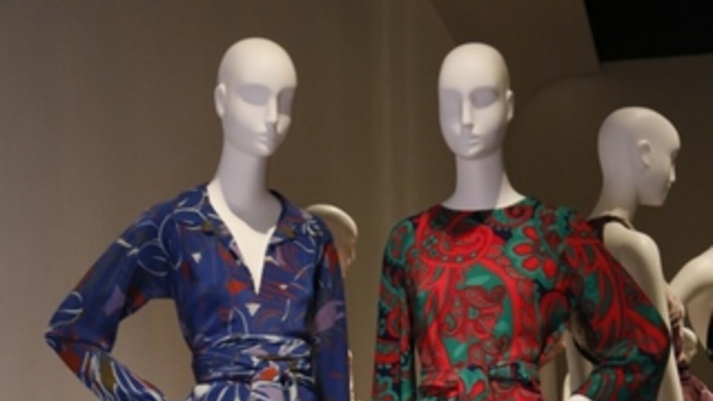 Выставка Yves Saint Laurent + Halston: Fashioning the 70s | Vogue UA