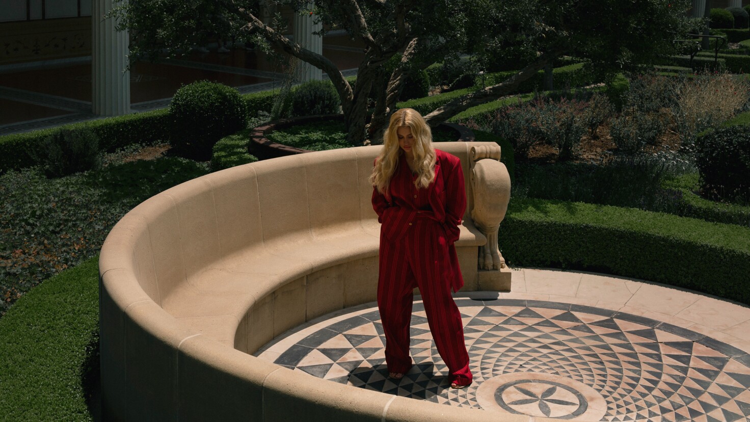 Топ-6 причин, почему обладательницы стиля не могут пройти мимо брючного костюма Malva Florea