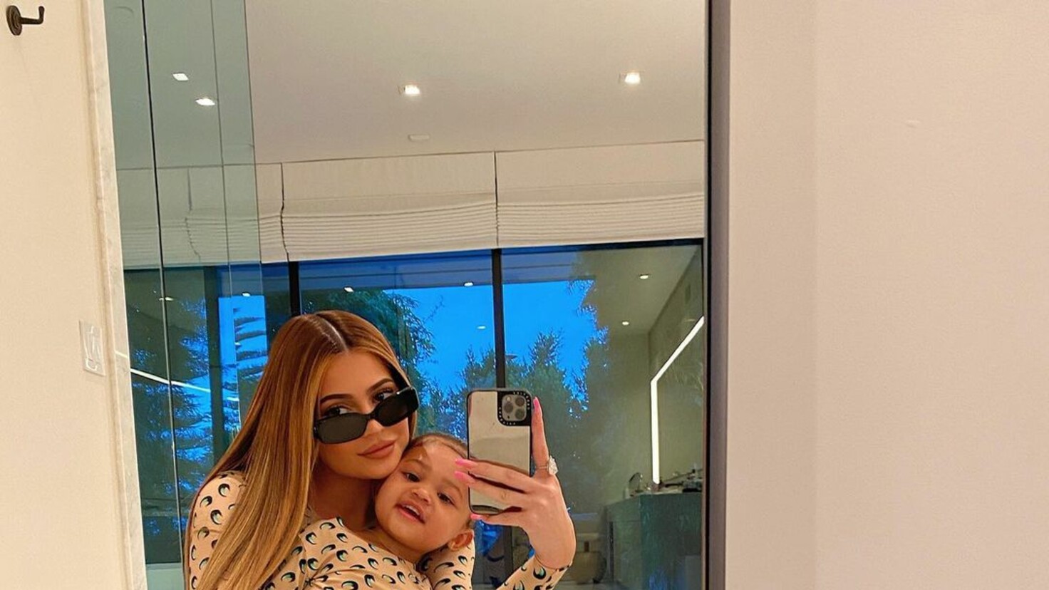 Фотосессии вместе: нежные моменты материнства и дочерней любви