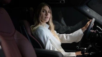 Швидка й динамічна: зірка фехтування Ольга Харлан тестує Range Rover Sport
