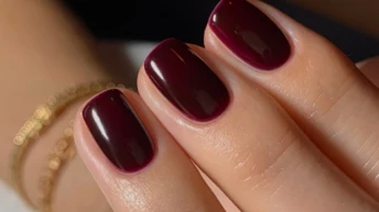 Квадратні нігті — саме цей манікюр стане найпопулярнішим у 2026 році