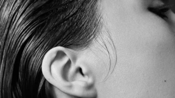 Зійшла благодать: 14 найкращих парфумів із нотами ладану, смол та святості