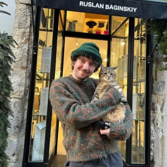 Кіт Степан відвідав шоурум RUSLAN BAGINSKIY у Львові