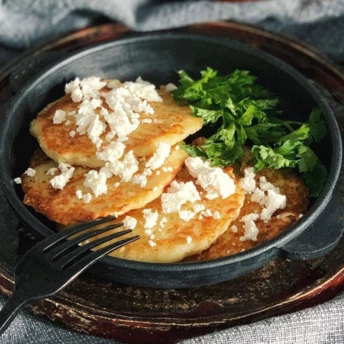 Comfort Food: кремзлики з бринзою 