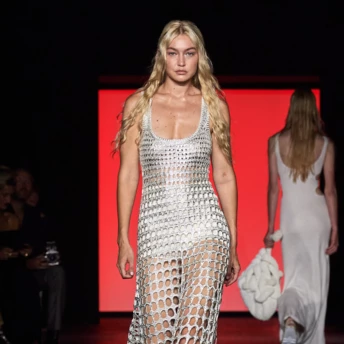Найкрасивіші сріблясті сукні в колекціях весна-літо 2023