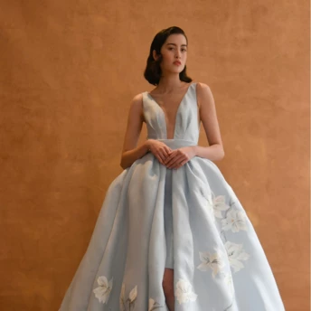Блакитні весільні сукні — модний гіт цієї весни