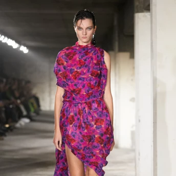 Найкрасивіші сукні з флористичним принтом у колекціях весна-літо 2023