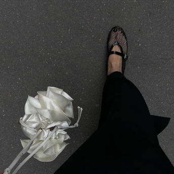 Балетки Alaїa — улюблене взуття модниць цієї весни
