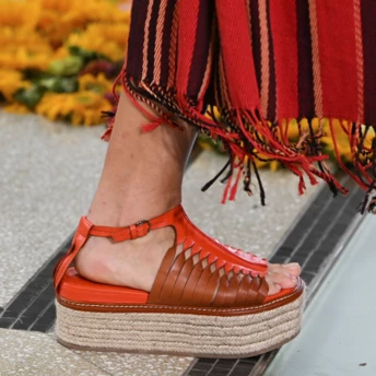Зірковий камбек: еспадрільї – улюблене взуття модниць цього літа
