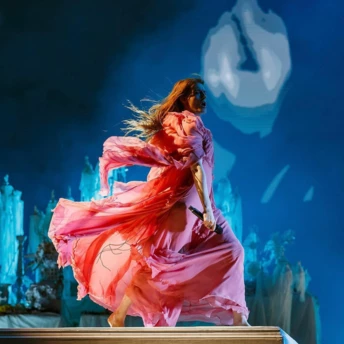 Лідерка гурту Florence + the Machine обрала сукню українського бренду OVERTHESEA