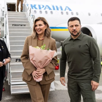 Образ дня: Олена Зеленська в костюмі Bobkova