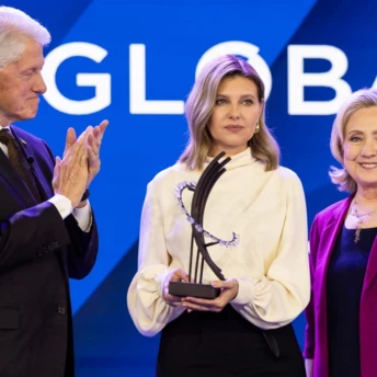 Олена Зеленська отримала нагороду за лідертво від Білла та Гілларі Клінтонів