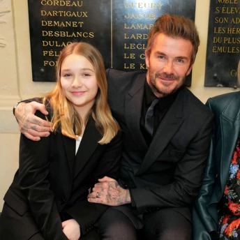 Крізь роки: Девід Бекхем з дочкою Гарпер на показах Victoria Beckham