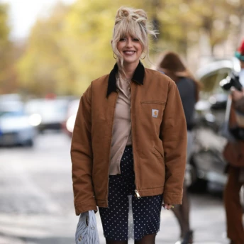 Куртка Carhartt – улюблена річ модниць цієї весни