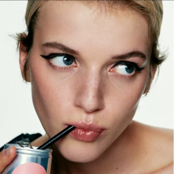 Jelly Makeup: яскравий соковитий тікток-тренд макіяжу весни 2024