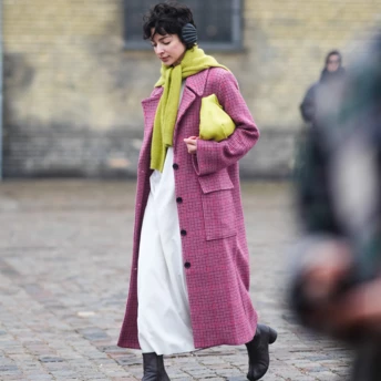 Streetstyle: пальто в клітинку – символ переходу на весняний час 