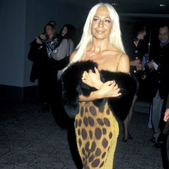 27 знакових фото Донателли Версаче з 1990-х та 2000-х