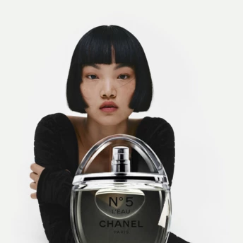 Вперше в історії флакон Chanel №5 змінює форму 