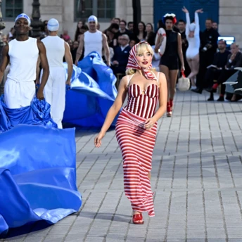 100 років французської моди на шоу Vogue World у Парижі