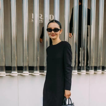 Streetstyle: 8 модних способів носити мідісукню цього літа
