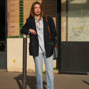 Streetstyle: 6 способів носити чорний блейзер та джинси цього сезону