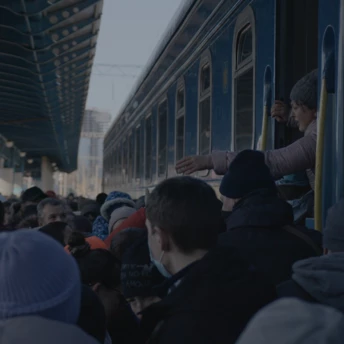 На Венеційському кінофестивалі покажуть український фільм  «Пісні землі, що повільно горить»