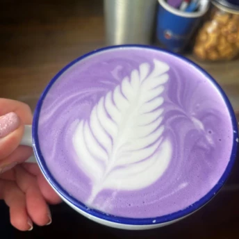 Ube latte: фіолетовий напій, що посуне матчу з трону