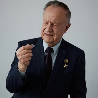 Ювелірний бренд Kochut присвятив прикрасу літаку "Мрія"