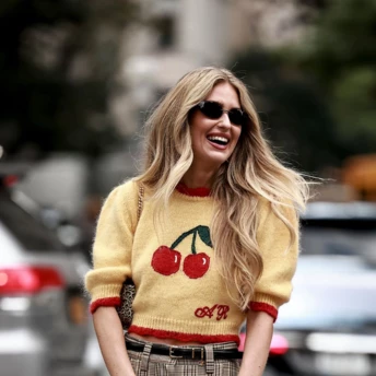 Streetstyle: з чим поєднувати масляно-жовтий колір цього сезону