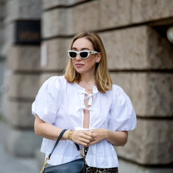 Streetstyle: з чим носити блузу з бантами цього літа