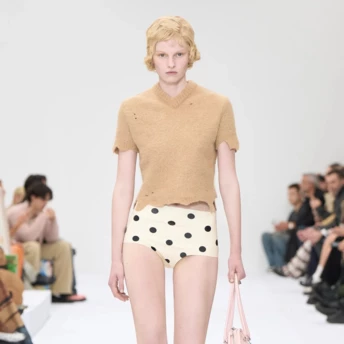 Шорти з принтом polka dot – головна модна альтернатива джинсовим цього літа