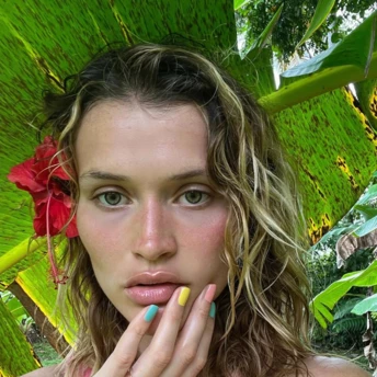 Guava Girl: головна бʼюті-естетика літа 2025, натхненна островами