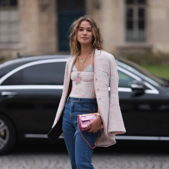 Streetstyle: туфлі на танкетці — головна альтернатива класичним босоніжкам цього літа