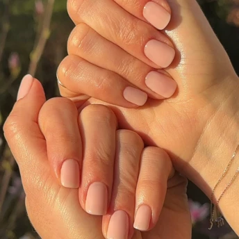 Princess nails: манікюр натхненний Діаною, Кейт і Меган