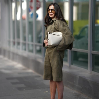 Streetstyle: 5 способів вписати пильно-зелений у свій гардероб цього сезону