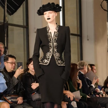 Сюрреалізм у деталях: б’юті-образи з кутюрного шоу Schiaparelli