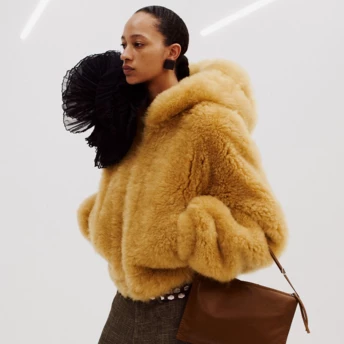 Головна колекція весни 2026 року — без сумніву від Phoebe Philo