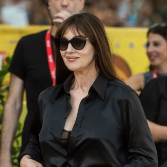 Моніка Беллуччі з новим легким чубчиком: трендове перетворення літа