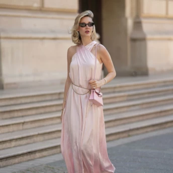 Балетки з відкритою пʼятою: 5 способів стильно носити найелегантніше взуття сезону