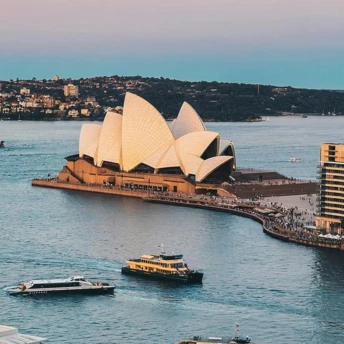 Це 10 найкращих країн для роботи за кордоном, які найчастіше шукають у Google