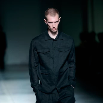 Людина в чорному: чим особлива колекція VIKTORANISIMOV весна-літо 2026