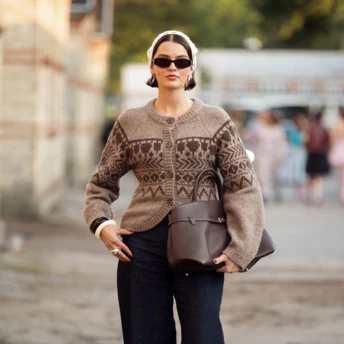Streetstyle: 5 стильних светрів, які варто додати до свого гардеробу цієї осені