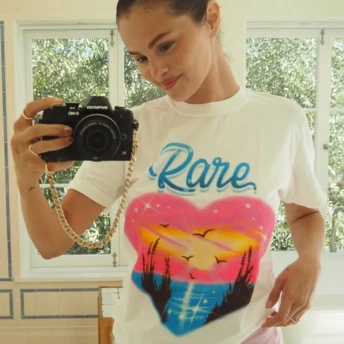 Селена Ґомес зробила ставку на toasted nails: головний манікюр осені 2025