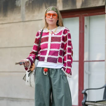 Кардиган із квітковим патерном — наймодніший вибір цього сезону для гарного настрою