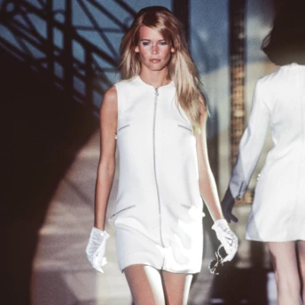 7 взуттєвих трендів з 1990-х, які знову в моді восени 2025 року