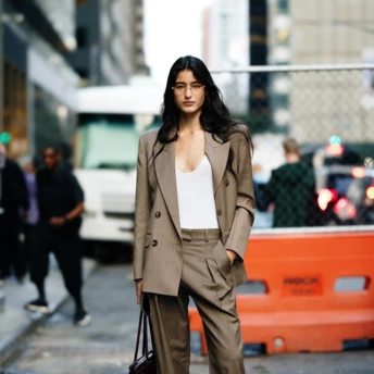 5 наймодніших класичних костюмів у смужку, які ще довго не втратять актуальності