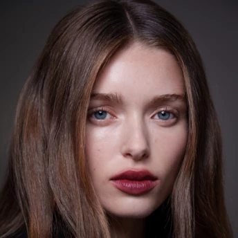 Тренд сезону: ефект "поцілованих" губ від парижанок