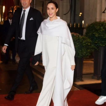 Меган Маркл несподівано зʼявилася на Тижні моди в Парижі на показі Balenciaga