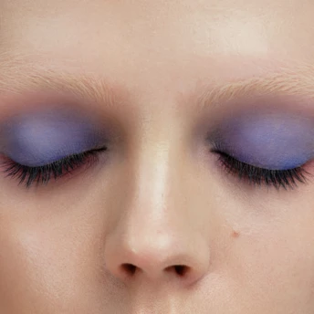 Фіалка розцвіла: найвишуканіший і найностальгічніший аромат цієї осені